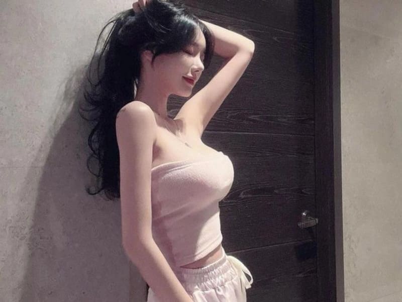 Ảnh gái 18 khoe ngực quyến rũ