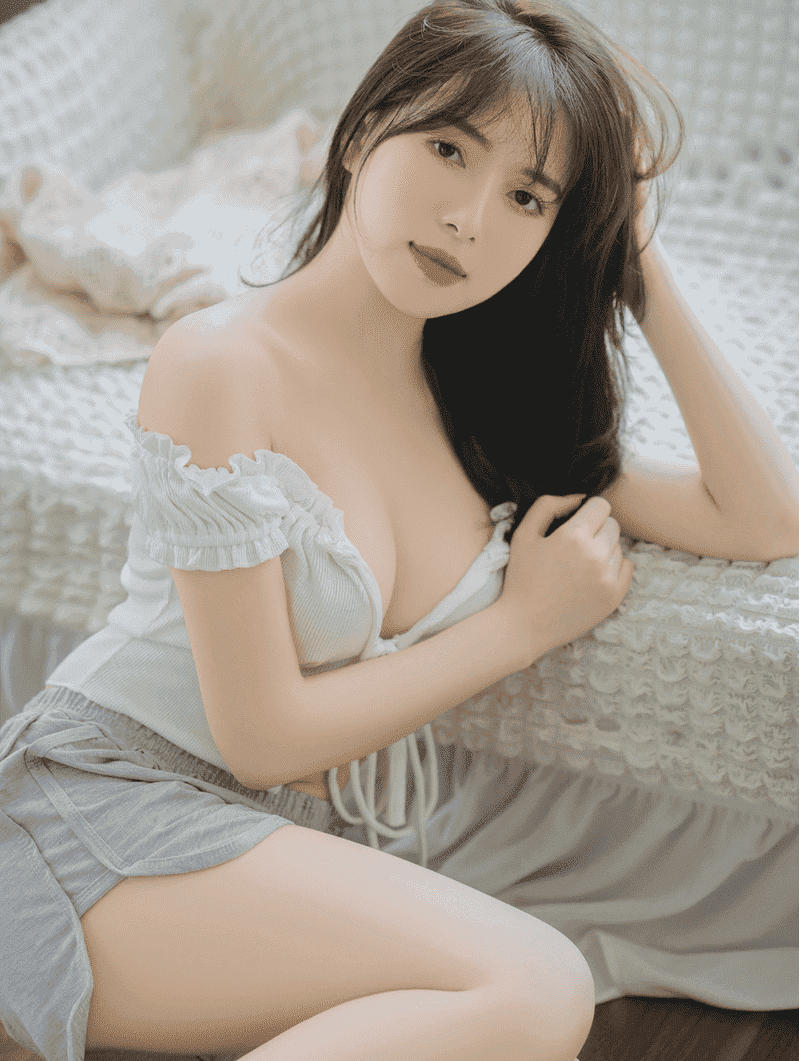 Gái xinh China với đường cong nóng bỏng