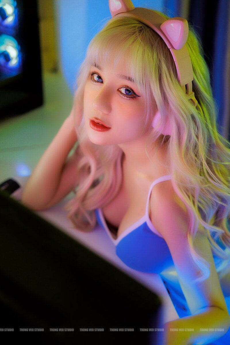 gái xinh cosplay khỏa thân