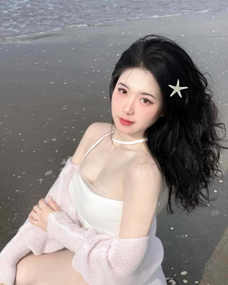 em gái xinh vú to tròn ngây thơ nhìn là muốn hup