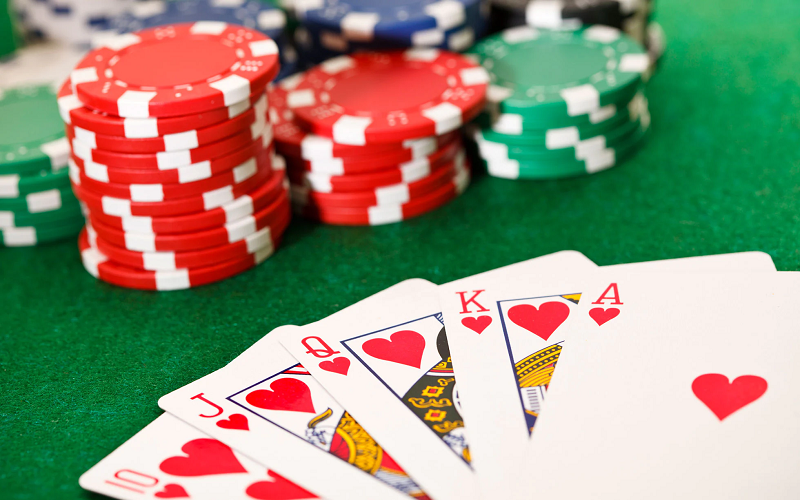 Bluff Trong Poker Là Gì?